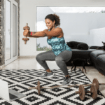 Allenamento a casa per dimagrire e mantenersi in forma: benefici, attrezzature e consigli